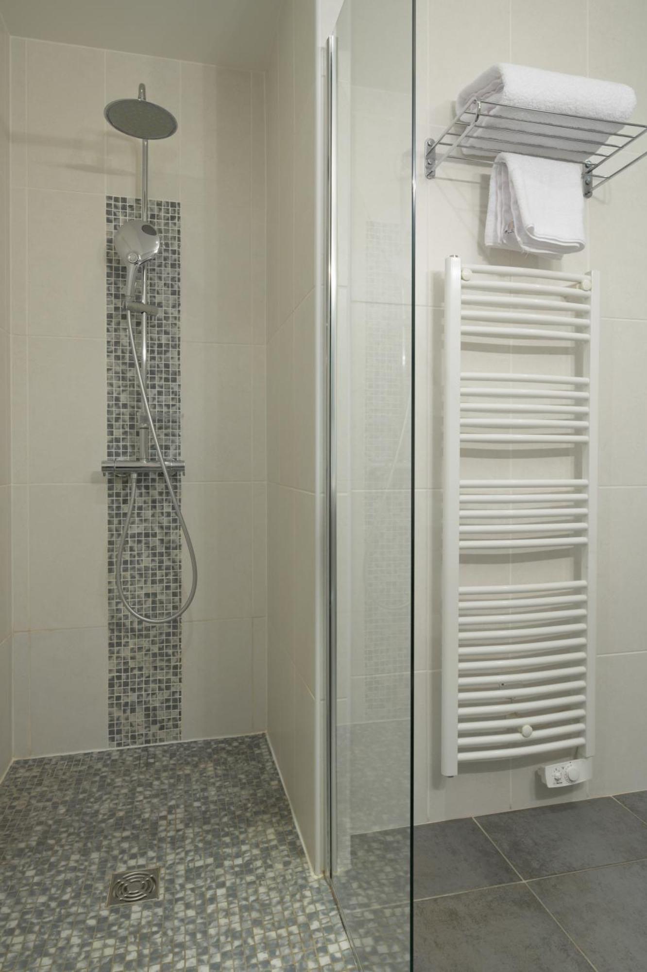 Les Suites - Konine 4 - Hotel & Bar & Restaurant Montceau-les-Mines Dış mekan fotoğraf